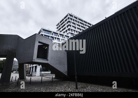 Berlino, Germania - Settembre 2022: Moderno edificio di uffici della 50Hertz Transmission GmbH progettato da LOVE Architecture Foto Stock