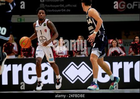 LEVERKUSEN, GERMANIA - NOWEMBER 16, 2022: BARMER 2. Pallacanestro Bundesliga. Gioco di basket Bayer Giants Leverkusen vs Medipolis SC Jena Foto Stock