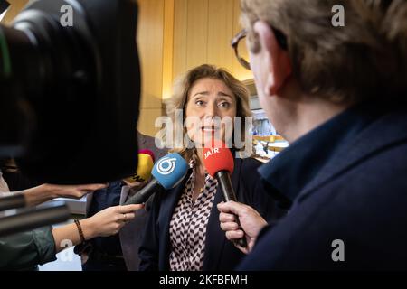 L'AIA - Presidente della Camera dei rappresentanti vera Bergkam (D66) durante il tempo delle interrogazioni alla Camera dei rappresentanti. ANP/Hollandse Hoogte /Laurens van Putten olanda fuori - belgio fuori Foto Stock