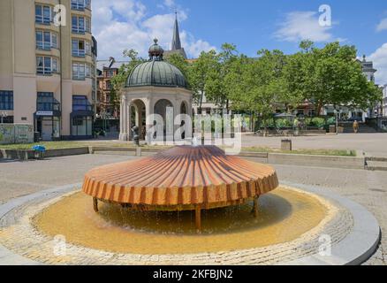 Thermaquelle, Kochbrunnen, Kochbrunnenplatz, Wiesbaden, Hessen, Germania Foto Stock