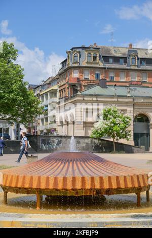 Thermaquelle, Kochbrunnen, Kochbrunnenplatz, Wiesbaden, Hessen, Germania Foto Stock