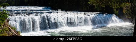 Cascate Cave lungo il fiume Fall nella parte SW del Parco Nazionale di Yellowstone, Wyoming, USA. Foto Stock