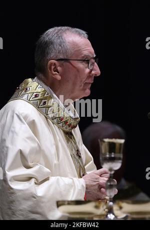 17 2022 novembre - il Card. PIETRO PAROLIN, Segretario di Stato della Santa sede, celebra la messa nella Basilica di Santa Maria maggiore a Roma per il 30th° anniversario delle relazioni diplomatiche tra Ucraina e Santa sede. Roma, Italia. © EvandroInetti via ZUMA Wire (Credit Image: © Evandro Inetti/ZUMA Press Wire) Foto Stock