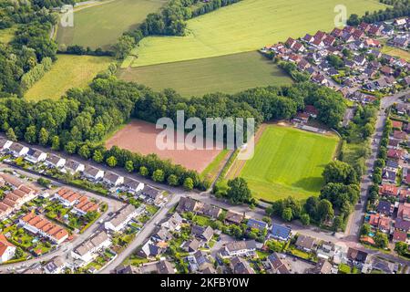 Veduta aerea, campo sportivo am Rehbusch, Altenbögge, Bönen, Ruhr, Renania settentrionale-Vestfalia, Germania, Bönen, DE, Europa, campo di calcio, Fotocellula aerea Foto Stock