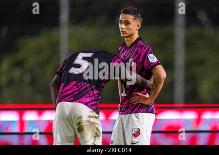 EINDHOVEN, PAESI BASSI - 17 NOVEMBRE: Eliano Reijnders del FC Utrecht U23 durante la partita olandese di Keukenkampioendivisie tra Jong PSV e Jong FC Utrecht al Campus PSV De Herdgang il 17 novembre 2022 a Eindhoven, Paesi Bassi (Foto di René Nijhuis/Orange Pictures) Foto Stock