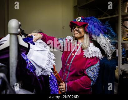 ILLUSTRAZIONE - i petes sono preparati per diventare salviettine di fuliggine. Il buon santo e la sua retinue sono tornati nel paese. ANP REMKO DE WAAL olanda fuori - belgio fuori Foto Stock