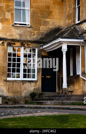 High Street a Chipping Campden, distretto di Cotswolds, Inghilterra. Foto Stock