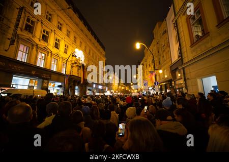 33 anni dopo la Rivoluzione di velluto sulla trida Narodni e Piazza Venceslao, nella foto 17/11/2022 (CTK Photo/Vojtech Darvik Maca) Foto Stock