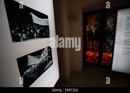 33 anni dopo la Rivoluzione di velluto sulla trida Narodni e Piazza Venceslao, nella foto 17/11/2022 (CTK Photo/Vojtech Darvik Maca) Foto Stock