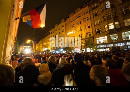 33 anni dopo la Rivoluzione di velluto sulla trida Narodni e Piazza Venceslao, nella foto 17/11/2022 (CTK Photo/Vojtech Darvik Maca) Foto Stock