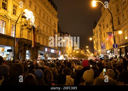 33 anni dopo la Rivoluzione di velluto sulla trida Narodni e Piazza Venceslao, nella foto 17/11/2022 (CTK Photo/Vojtech Darvik Maca) Foto Stock