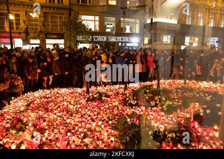 33 anni dopo la Rivoluzione di velluto sulla trida Narodni e Piazza Venceslao, nella foto 17/11/2022 (CTK Photo/Vojtech Darvik Maca) Foto Stock