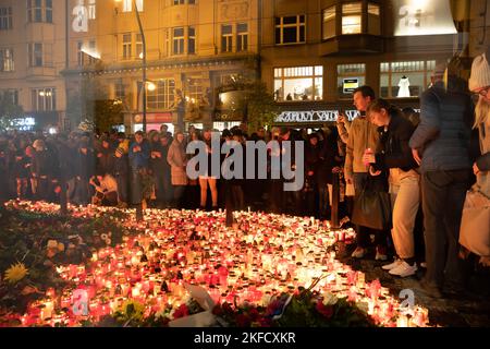 33 anni dopo la Rivoluzione di velluto sulla trida Narodni e Piazza Venceslao, nella foto 17/11/2022 (CTK Photo/Vojtech Darvik Maca) Foto Stock