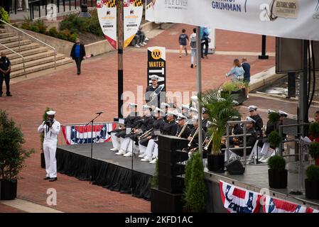 220907-N-PN850-1022 BALTIMORA (SETT. 07, 2022) la U.S. Navy Band si esibisce alla cerimonia di apertura della Maryland Fleet Week. Foto Stock