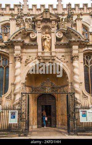 Portico sud della storica chiesa universitaria di St Mary the Virgin, Oxford, Inghilterra Foto Stock