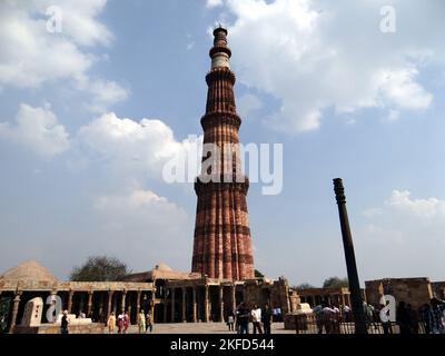 Una vista del Qutub Minar sito patrimonio nel sud di Delhi Foto Stock
