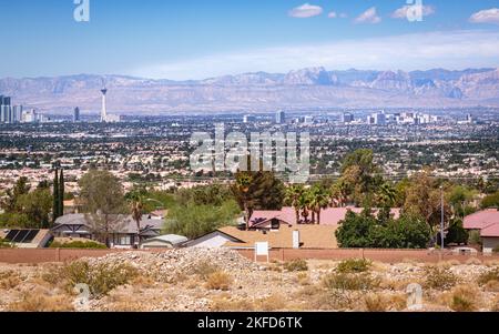 Una vista del vecchio Fremont e zone residenziali dai piedi della montagna alba. Foto Stock