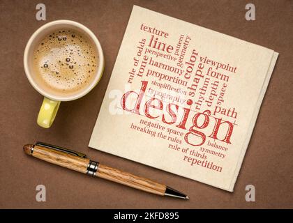 elementi di design e regole nuvola di parole su un tovagliolo, piatto posare con caffè Foto Stock