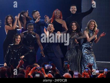 Las Vegas, Stati Uniti. 17th Nov 2022. Rosalia si esibisce sul palco durante i Latin Grammy Awards 23rd annuali alla Michelob Ultra Arena al Mandalay Bay Resort and Casino di Las Vegas, Nevada, giovedì 17 novembre 2022. Foto di Jim Ruymen/UPI Credit: UPI/Alamy Live News Foto Stock