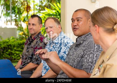 HAGÅTÑA, Guam (settembre 9, 2022) - Comandante Joint Region Marianas posteriore ADM. Benjamin Nicholson, insieme ai firmatari dell'accordo programmatico del 2011 (PA), si è riunito per il 10th° seminario annuale del PA presso il Museo e la struttura educativa del Sen. Antonio M. Palomo Guam di Hagatña dal 8 al 9 settembre. Il workshop ha incluso la disponibilità dei media e ha incoraggiato i notiziari locali e regionali a partecipare ai tour per una maggiore trasparenza Foto Stock