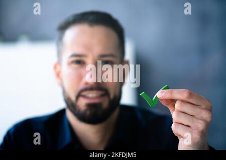 Risposta corretta legittima - segno di spunta verde appropriato Foto Stock