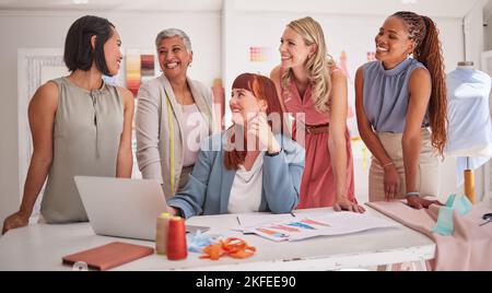 Collaborazione tra imprese, designer di abbigliamento e donne di fashion machers creativi che progettano un progetto. Cucito, boutique e la diversità di una startup Foto Stock