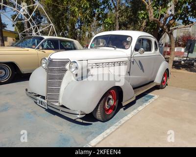 Lanus, Argentina - 24 settembre 2022: Old 1938 Chevrolet Chevy Master Coupe da GM in un parco. Giorno di sole. Spettacolo di auto classica AAA 2022. Foto Stock