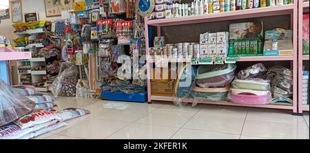 19-8-22 Chonburi, Thailandia PET shop e negozio di alimenti per animali sono molto popolari tra gli amanti degli animali. Foto Stock