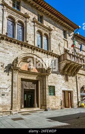 L'edificio storico del Palazzo del Capitano del Popolo a Perugia. È sede della corte d'appello e di altri uffici pubblici.Perugia, Umbria Foto Stock