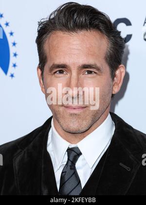 Beverly Hills, Stati Uniti. 17th Nov 2022. BEVERLY HILLS, LOS ANGELES, CALIFORNIA, USA - NOVEMBRE 17: L'attore Canadese-Americano Ryan Reynolds arriva al 36th° Annual American Cinematheque Awards in onore di Ryan Reynolds, tenutosi presso il Beverly Hilton Hotel il 17 Novembre 2022 a Beverly Hills, Los Angeles, California, Stati Uniti. (Foto di Xavier Collin/Image Press Agency) Credit: Image Press Agency/Alamy Live News Foto Stock