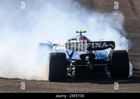 Emirati Arabi Uniti. 18th Nov 2022. Logan Sargeant della Williams gira al turno 1 durante la pratica 1 del Gran Premio di Formula 1 Abu Dhabi al circuito di Yas Marina il 18 novembre 2022 ad Abu Dhabi, Emirati Arabi Uniti. (Credit Image: © Beata Zawrzel/ZUMA Press Wire) Foto Stock