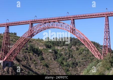 Viadotto Garabit,Viaduc de Garabit, ponte ad arco ferroviario che attraversa il fiume Truyère, vicino, Ruynes-en-Margeride, a, ferrovia, Storico, ferrovia di ferro, ponte ad arco, costruito, da, Gustave Eiffel. On, over,fiume Truyere, Cantal dipartimento, Auvergne-Rodano-Alpi, Cantal,Francia,francese,Europa,europea, Foto Stock