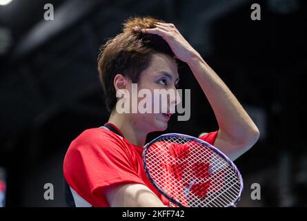 Sydney, Australia. 18th Nov 2022. Shi Yuqi della Cina reagisce durante la partita di quarti di finale maschile contro Loh Kean Yew di Singapore al BWF Australian Open 2022 di Sydney, Australia, il 18 novembre 2022. Credit: HU Jingchen/Xinhua/Alamy Live News Foto Stock