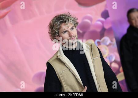 Joe Garratt partecipa alla prima edizione britannica di 'Strange World' a Cineworld Leicester Square Foto Stock