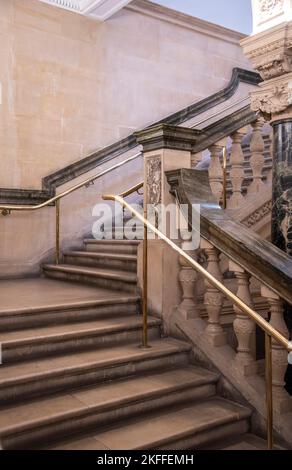 Scalinata di marmo nel Museo Nazionale d'Irlanda a Dublino Foto Stock