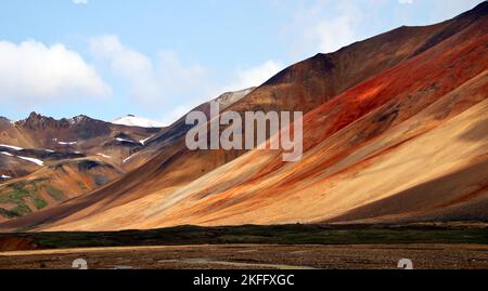 Arcobaleni di colore nella gamma di spettro del Parco Provinciale del Monte Edziza Foto Stock