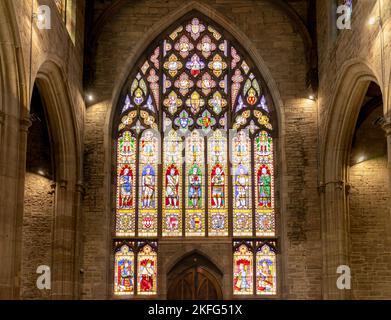 Ludlow Shropshire 19th ° secolo restaurato vittoriano vetrate nella finestra occidentale della chiesa di St Laurence Ludlow Shropshire Inghilterra UK GB Europa Foto Stock