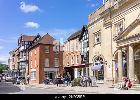 Ludlow shropshire Ludlow Museum nel vecchio edificio Buttercross e negozi e caffè sulla High Street Ludlow Shropshire Inghilterra UK GB Europe Foto Stock