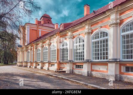 Territorio del Alexander Nevsky Lavra, vista del prosperhora (nord) edificio, 1761-1771, punto di riferimento, San Pietroburgo, Russia Foto Stock