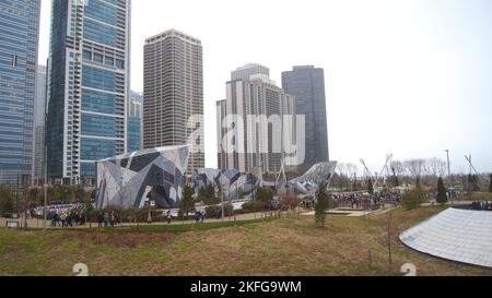 CHICAGO, ILLINOIS, STATI UNITI - 12 dicembre 2015: Maggie Daley Park Rock Climbing in una giornata invernale Foto Stock