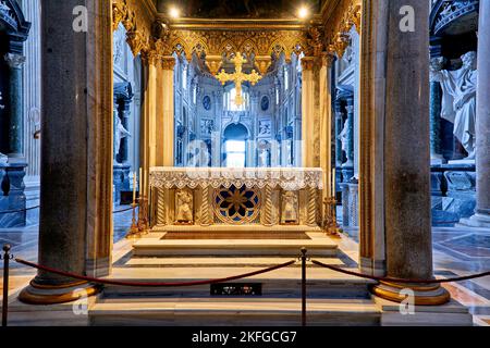 Roma Lazio Italia. La Cattedrale dell'Arcibasilica del Santissimo Salvatore e dei Santi Giovanni Battista e Giovanni Evangelista in Laterano è un Catolo Foto Stock