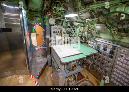 Pannello di controllo della USS Albacore AGSS-569. Questo sottomarino fu costruito nel 1953 per la Marina degli Stati Uniti, ora si trova all'Albacore Park al 600 di Market Street a Port Foto Stock