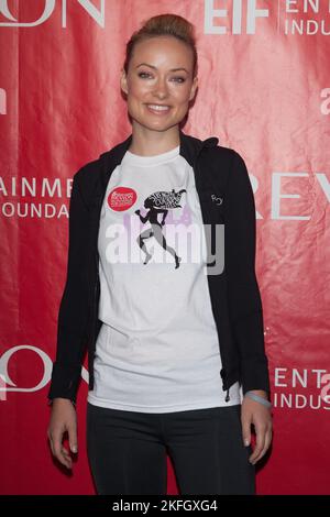 L'attrice Olivia Wilde partecipa al 15° EIF Revlon Run/Walk for Women al Central Park il 5 maggio 2012 a New York City. Foto Stock