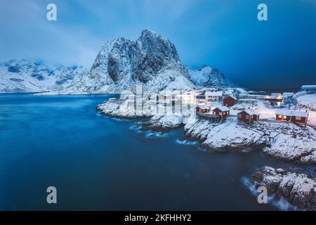 Bel paesaggio invernale Norvegia - isole lofoten - villaggio di pescatori di Hamnoy, Lofoten, Norvegia Foto Stock