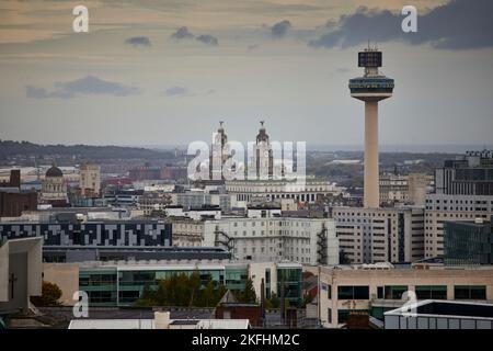 Liverpool skyline città St Johns Beacon Viewing Gallery e liver building Foto Stock