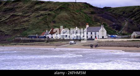 Lo Ship Inn, che originariamente risale al 1500, e la spiaggia di Saltburn by the Sea, Yorkshire, Regno Unito. Foto Stock