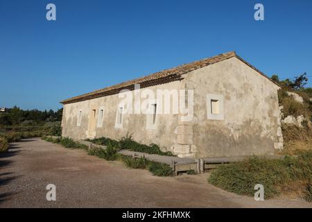 Promenade des Pontons,passerella,passeggiata,passeggiata,escursione,trekking,lungo,il,etangs,paludi di sale,laghi,ex, lagune di sale,at,Peyriac,Peyriac de Mer,Etang Du Doul, et, De la Saline,agosto,estate,Aude,sud della Francia,Francia,francese,Europa,europea,stile di vita,cielo blu,all'aperto,splendido,stile di vita,all'aperto, Foto Stock