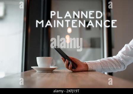 Didascalia di testo che presenta la manutenzione pianificata, Word per i check-up da eseguire regolarmente Foto Stock