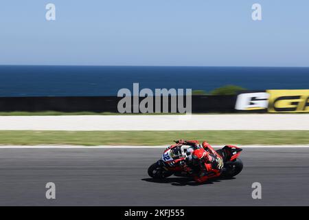 PHILLIP ISLAND, AUSTRALIA - NOVEMBRE 18: Oliver Bayliss dell'Australia sul Barni Spark Racing Team Ducati Panigale V2 durante la 2022 FIM World Supe Foto Stock