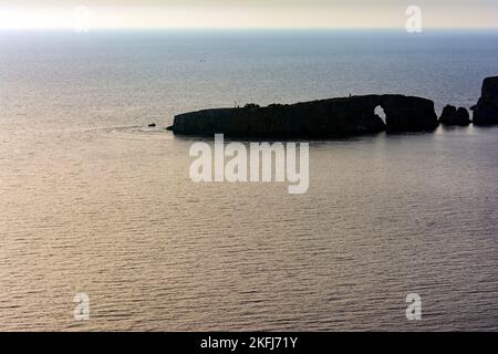 L'isola di Sfaktiria vicino alla città di Pylos nel Peloponneso, Grecia. Foto Stock